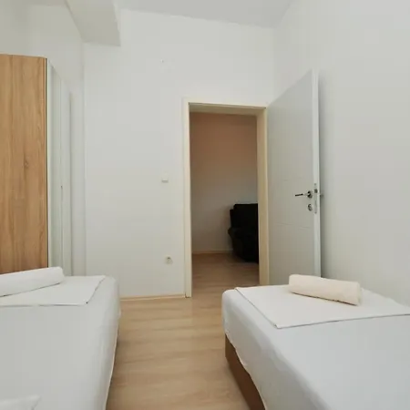 Lunga, Apartment