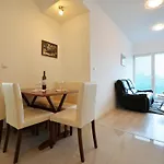 Lunga, Appartement Murter
